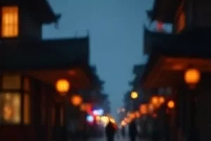 《夏末游泳课》泳池水面反射傍晚阳光的波纹画面